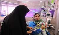 اهدای شاخه گل به مادران توسط شهردار ناحیه 4 منطقه 3 بمناسبت ولادت حضرت فاطمه زهرا 